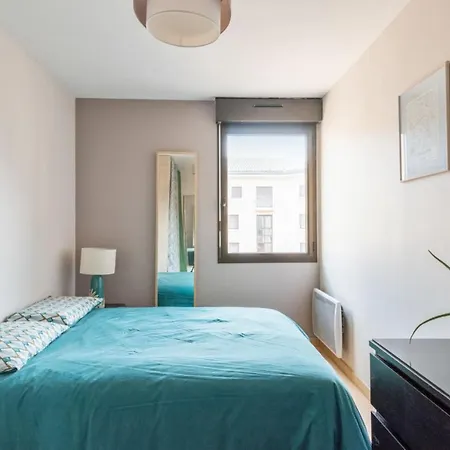 Apartment Calm And Bright Flat With Parking In Historic Heart - Welkeys *