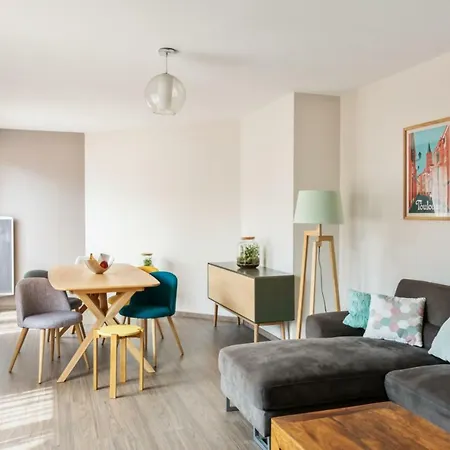 Apartment Calm And Bright Flat With Parking In Historic Heart - Welkeys *