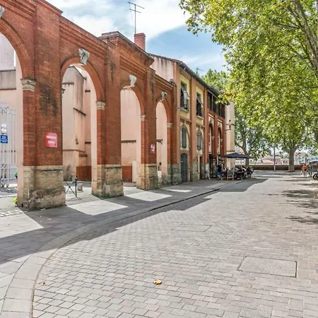 Apartment Calm And Bright Flat With Parking In Historic Heart - Welkeys